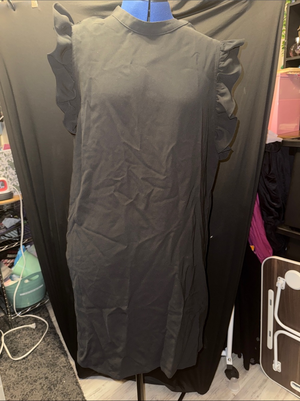Women’s Black Ruffle Sleeve Shift Dress